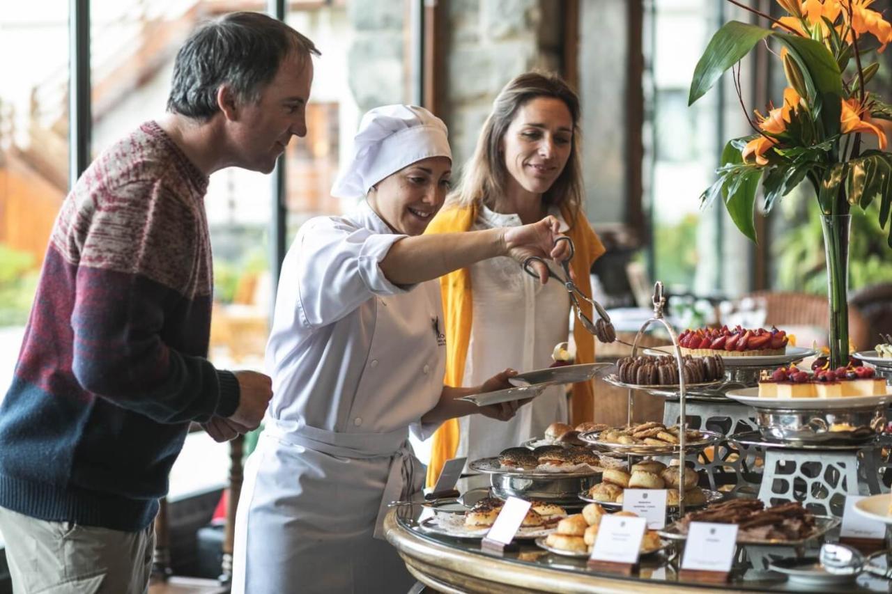 Llao Llao Resort, Golf-Spa San Carlos de Bariloche Exterior photo A buffet at the Mandarin Oriental, Munich