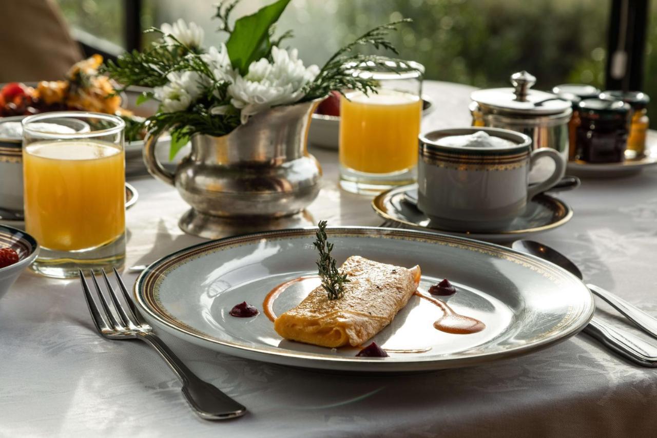 Llao Llao Resort, Golf-Spa San Carlos de Bariloche Exterior photo A breakfast table