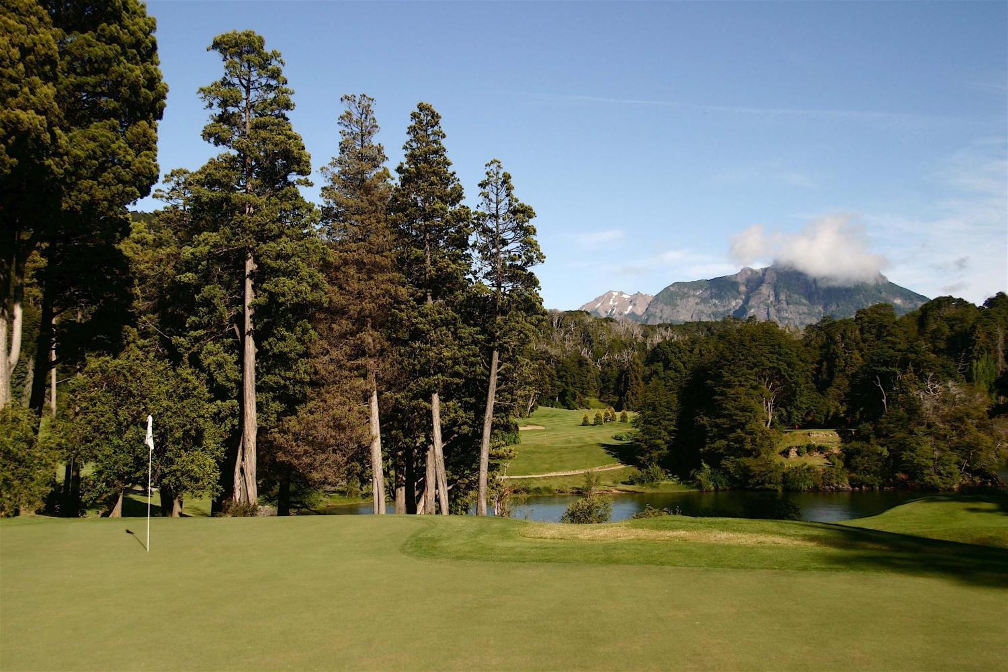 Llao Llao Resort, Golf-Spa San Carlos de Bariloche Exterior photo Golf course at the Sun Mountain Lodge
