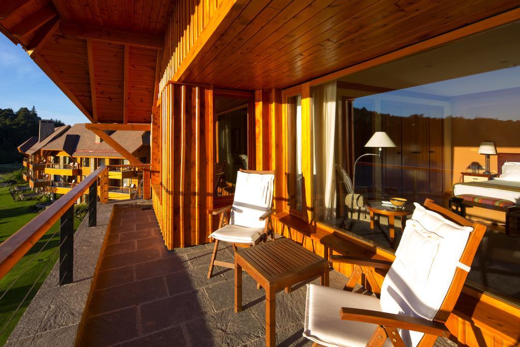 Llao Llao Resort, Golf-Spa San Carlos de Bariloche Exterior photo A balcony