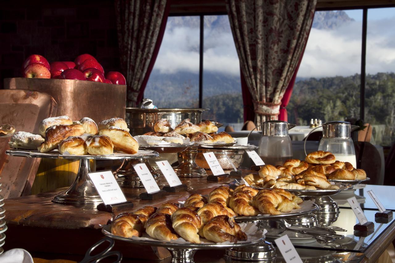Llao Llao Resort, Golf-Spa San Carlos de Bariloche Exterior photo A buffet at a hotel